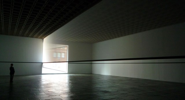 Robert Irwin, Scrim Veil—Black Rectangle—Natural Light, Whitney Museum of American Art, New York (1977), 1977/2013.