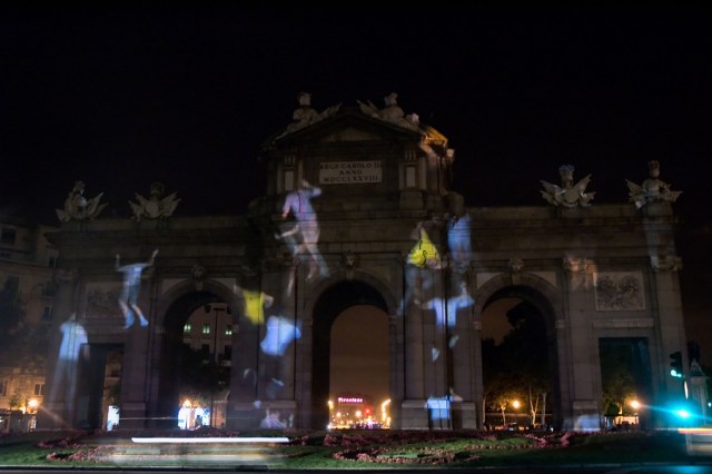 Daniel Canogar, Clandestinos, Madrid, 2006. Courtesy of the artist.