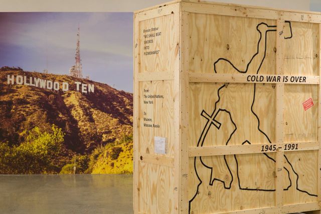 Yevgeniy Fiks and Stamatina Gregory, Monument to Cold War Victory, installation view, including Back to Moscow (Назад в Москву), 2014 by Constantin Boym (b. 1955, Moscow, Russia: lives New York) and Hollywood Ten, 2014 by Szabolcs KissPál (b. 1967, Marosvásárhely, Romania; lives Budapest, Hungary). 